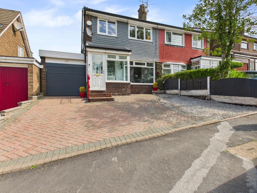 Main image of property: Yew Tree Lane, Dukinfield, SK16 5DN