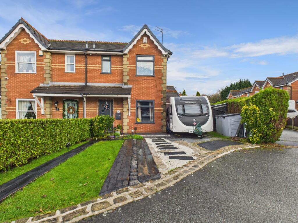 Main image of property: Asquith Avenue, Dukinfield, SK16 4XZ