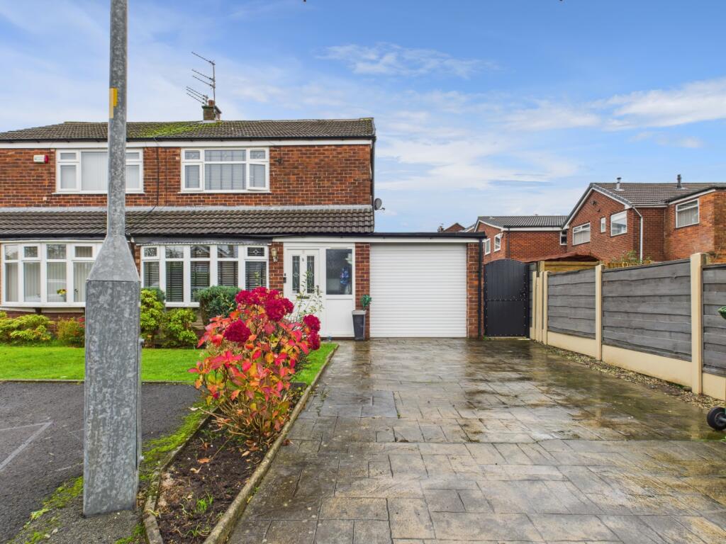 Main image of property: Charnwood Close, Ashton-under-Lyne, OL6 8UP