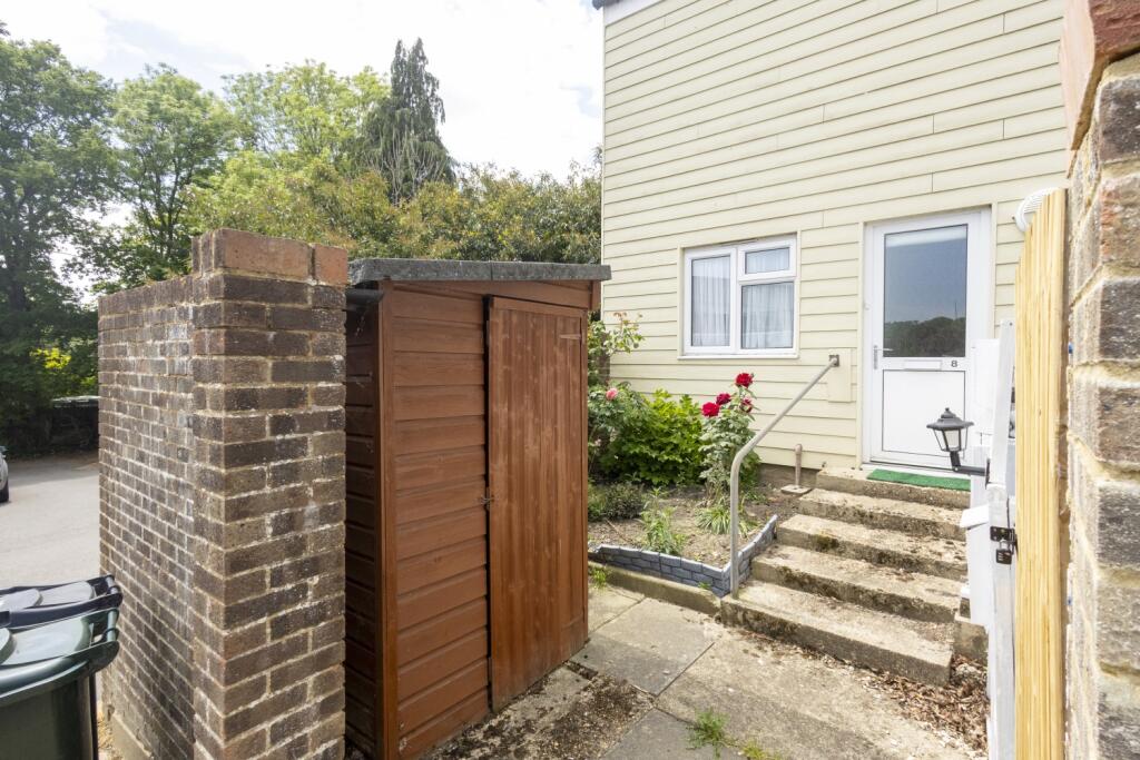 Main image of property: 8 Birds Isle House The Pavement, St. Michaels, Tenterden