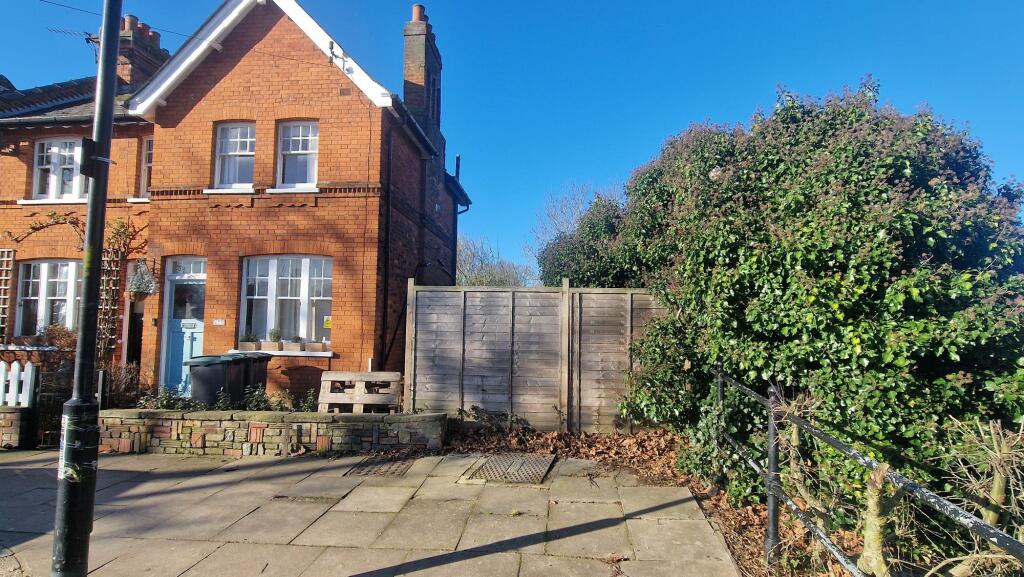 Main image of property: Nightingale Lane, Crouch End, N8