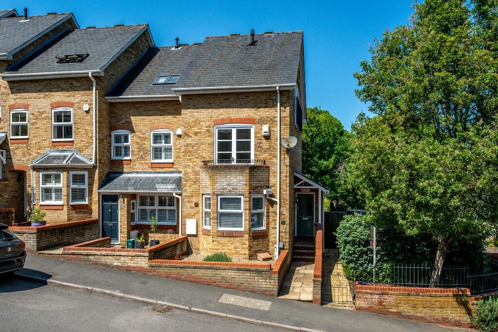 Main image of property: Cross Oak Road, Berkhamsted, Hertfordshire, HP4