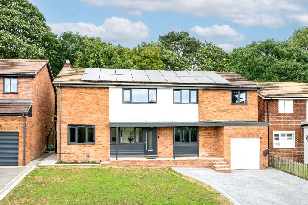 Main image of property: Gaveston Drive, Berkhamsted, Hertfordshire, HP4