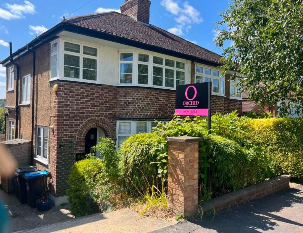 Main image of property: Meadow Road, Berkhamsted, Hertfordshire, HP4