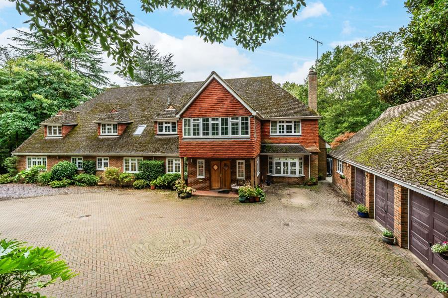Main image of property: St Johns Village, Woking, Surrey, GU21 7QN