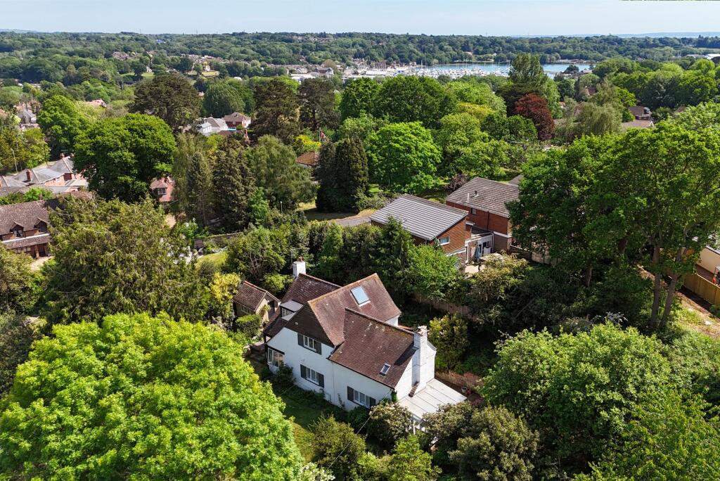 Main image of property: Long Lane, Bursledon, SO31
