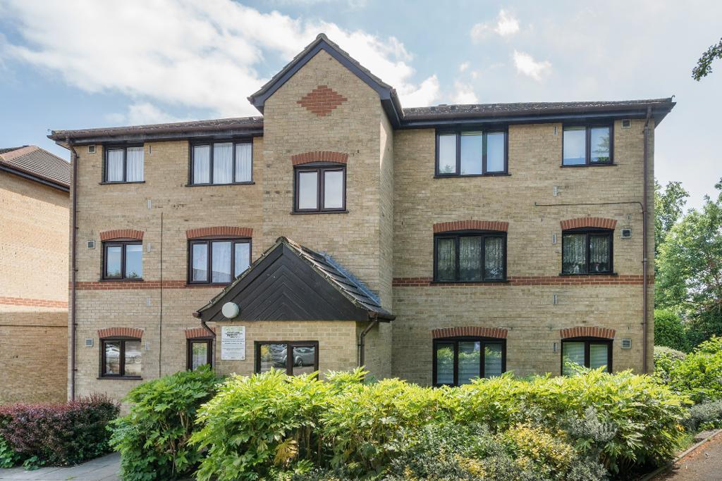 Main image of property: Woodfield close, Enfield, London, EN1 2AZ