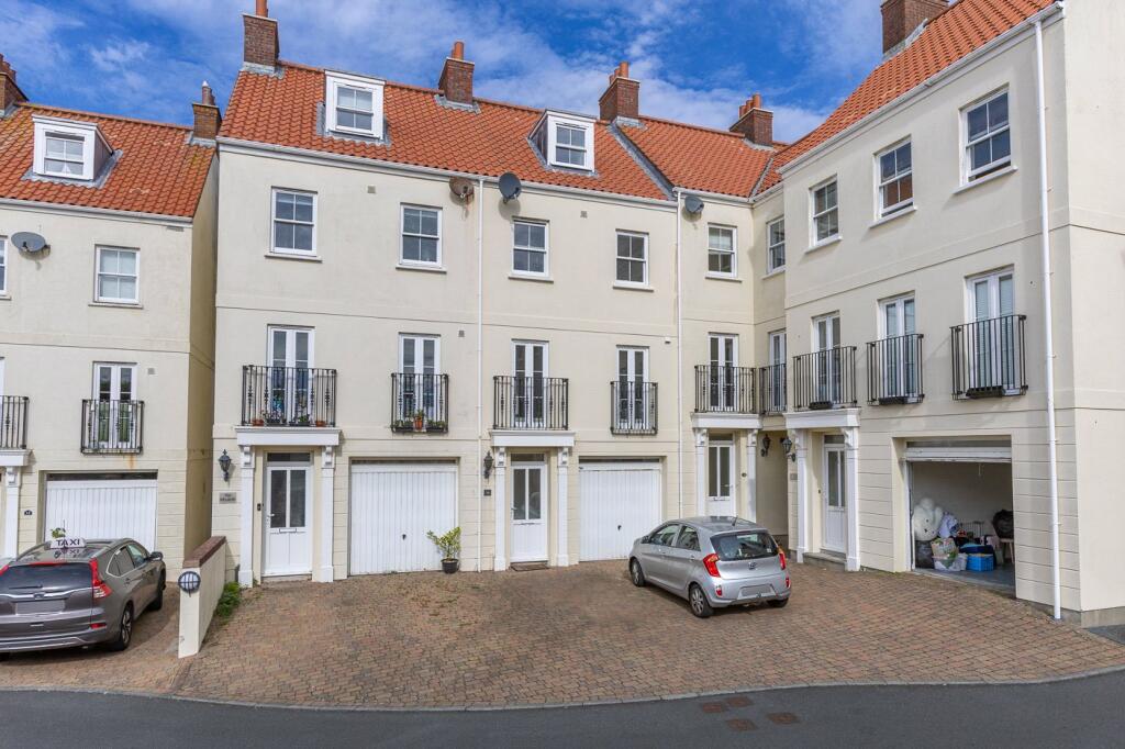 Main image of property: 14 Domaine de Beauport, Hauteville, St Peter Port, GY1