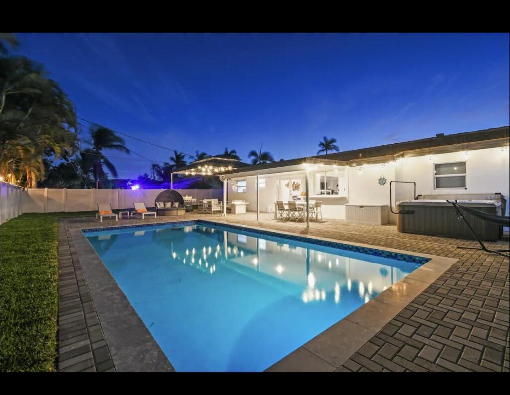 Main image of property: Florida, Broward County, Lighthouse Point