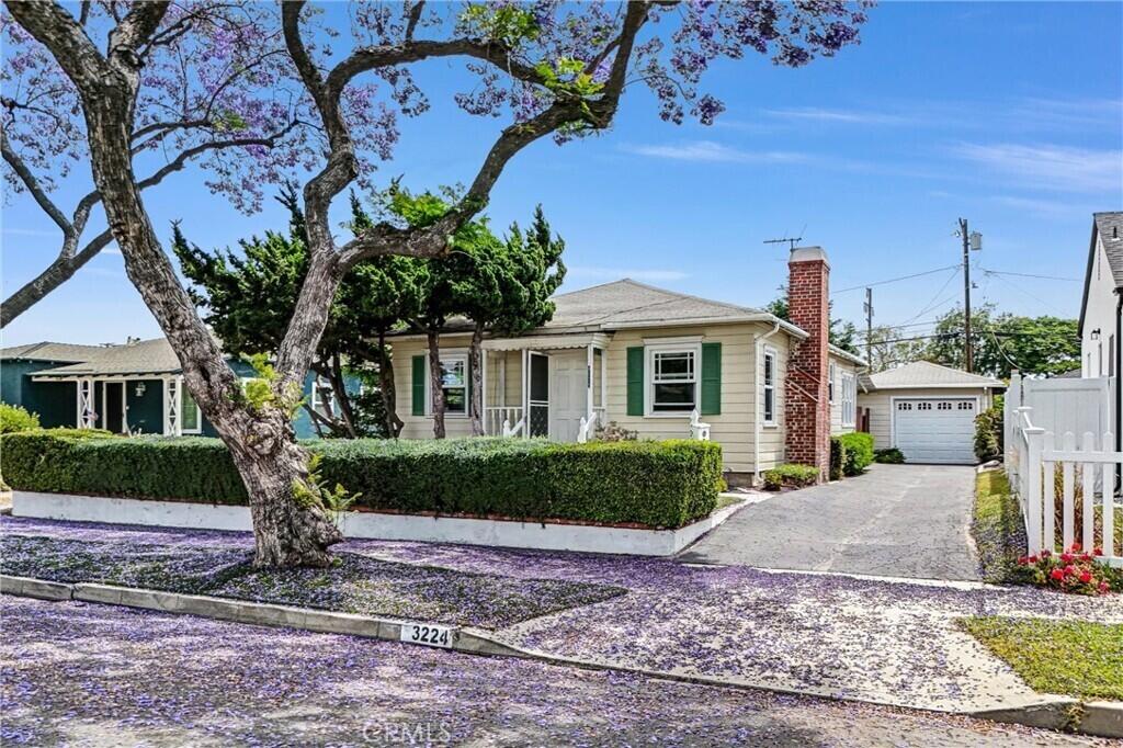 Main image of property: California, Los Angeles County, Signal Hill