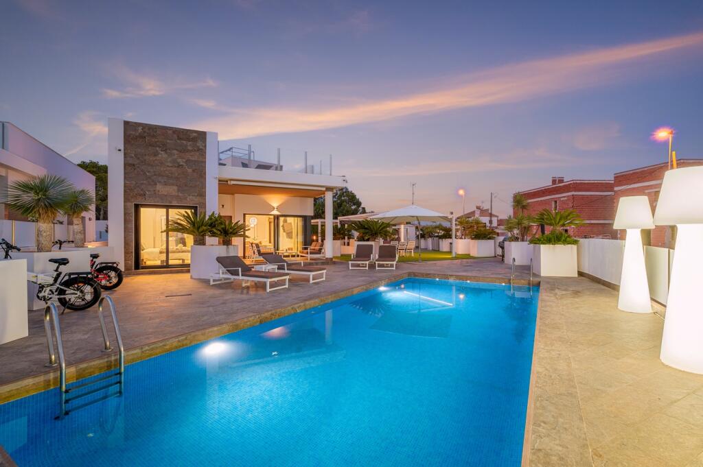 Main image of property: Valencia, Alicante, Villamartin