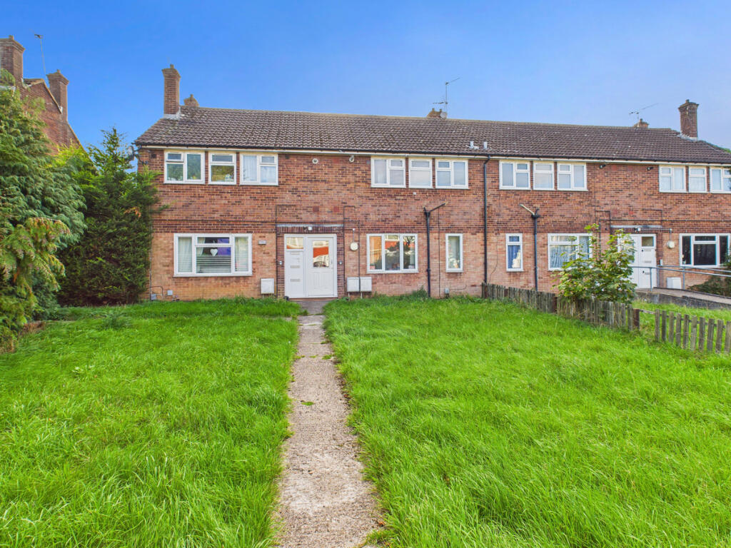 2 bedroom maisonette
