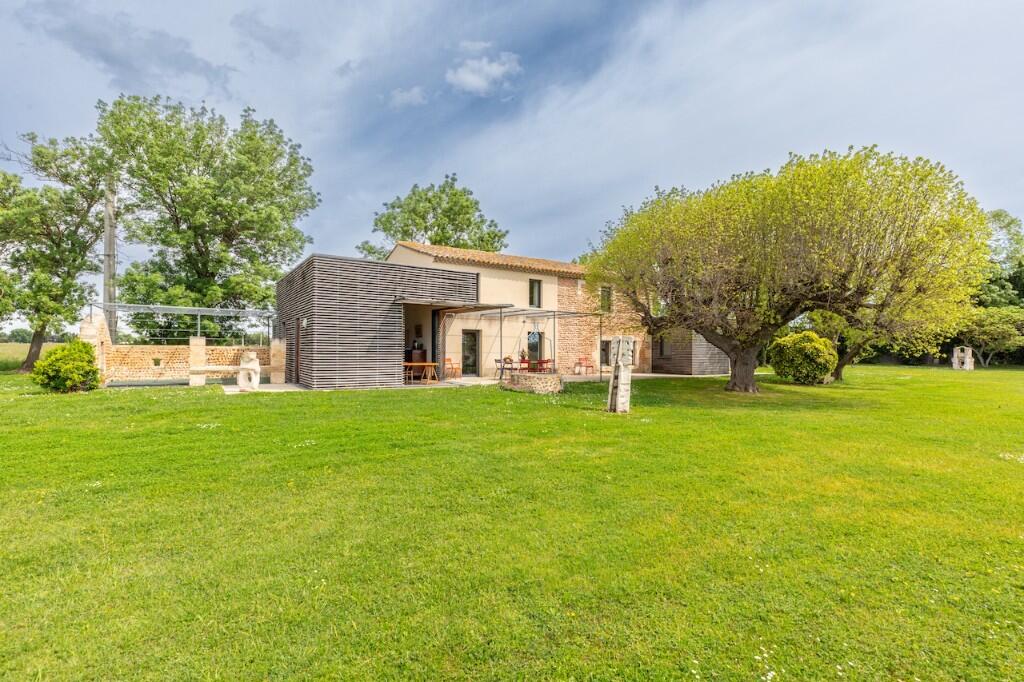 Main image of property: Arles, Bouches-du-Rhône, Provence-Alps-Cote d`Azur