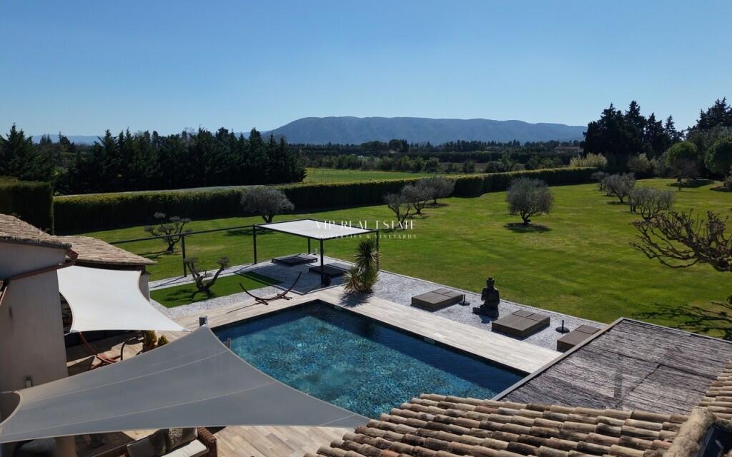 Main image of property: L`Isle-sur-la-Sorgue, Vaucluse, Provence-Alps-Cote d`Azur