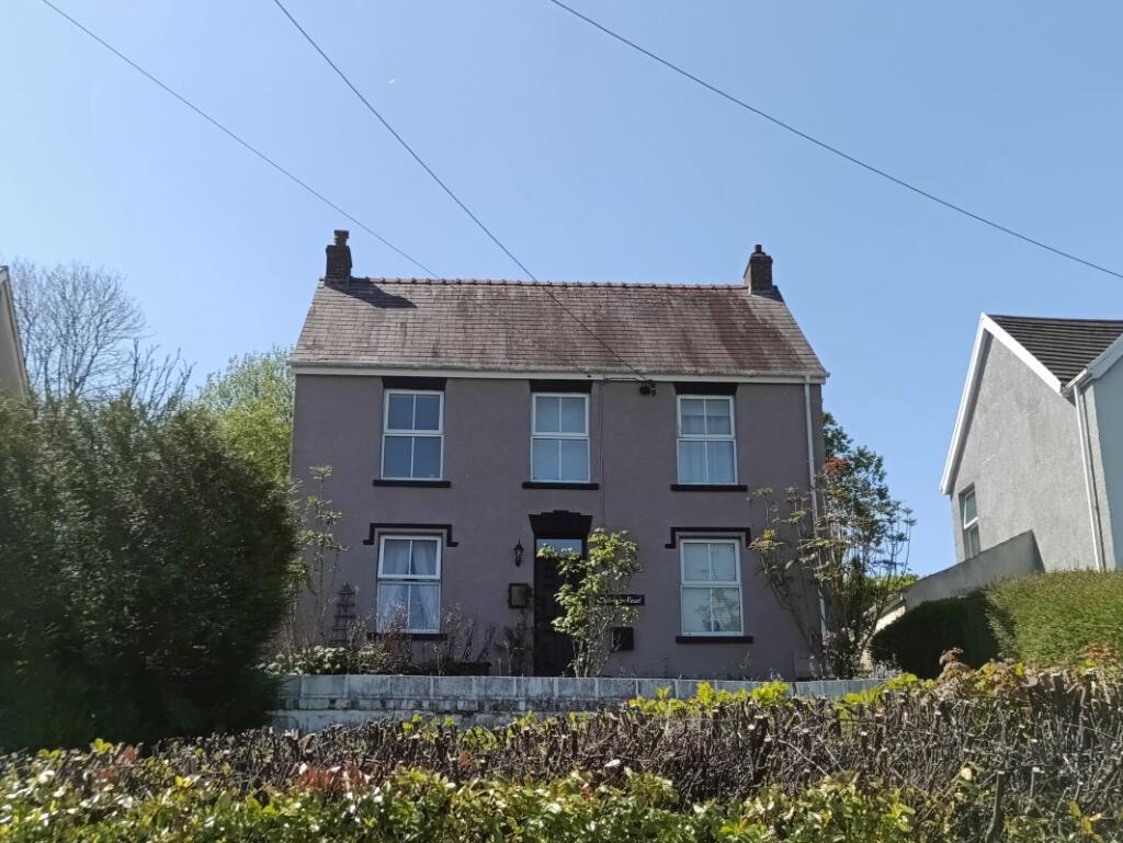 Main image of property: 2 Llannon Road, Pontyberem, Llanelli, Dyfed, SA15 5LY