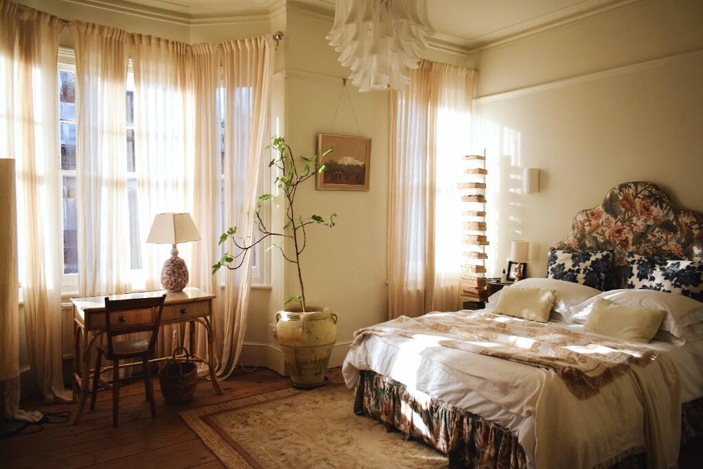 Main image of property: Thornbury Road, London, SW2