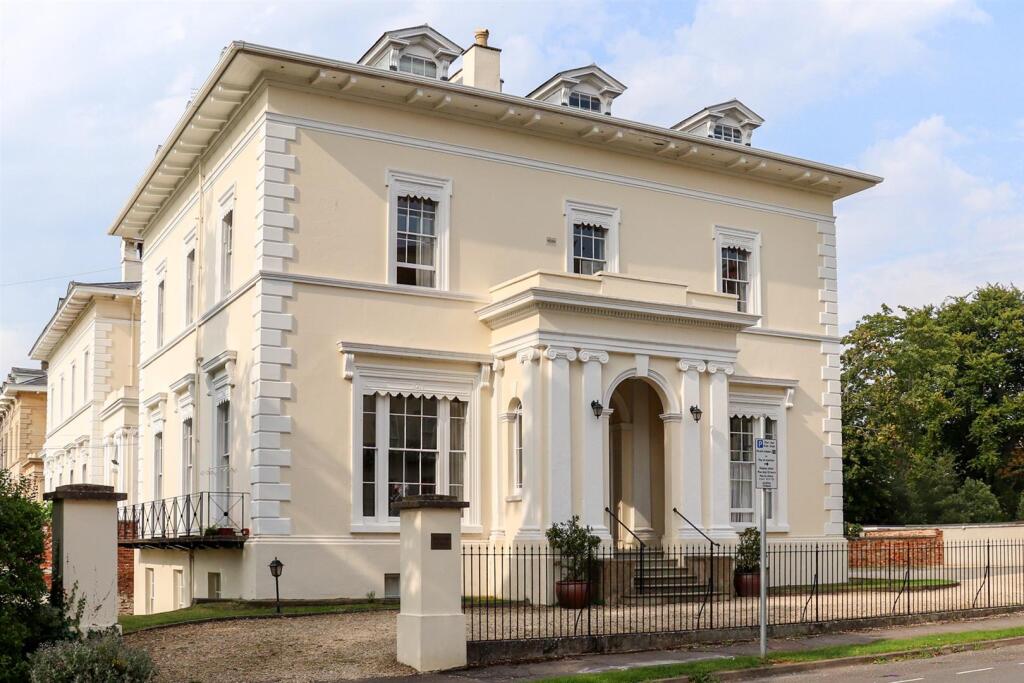 Main image of property: Lansdown GL50 2LF