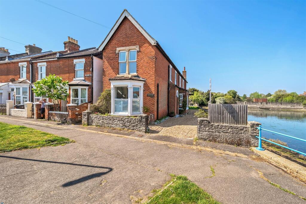 Main image of property: Park Road, Alverstoke, Gosport