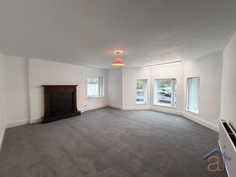 Main image of property: To Let - Park Plaza, Park Crescent, Southport - Ground Floor Apartment