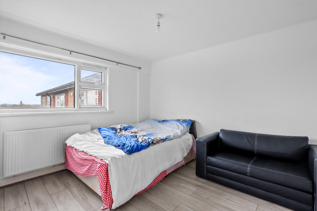 Main image of property: Warminster Gardens SE25