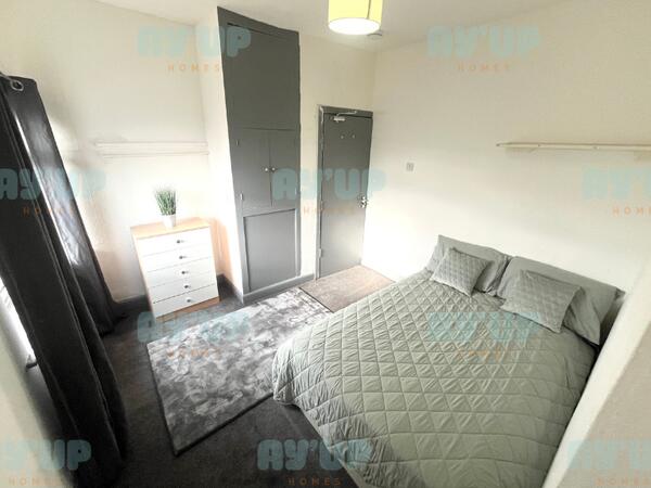 Main image of property: Room 3, 28 The Crescent, DN6 7RP