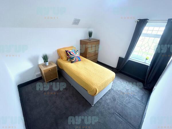 Main image of property: Room 4, 28 The Crescent, DN6 7RP