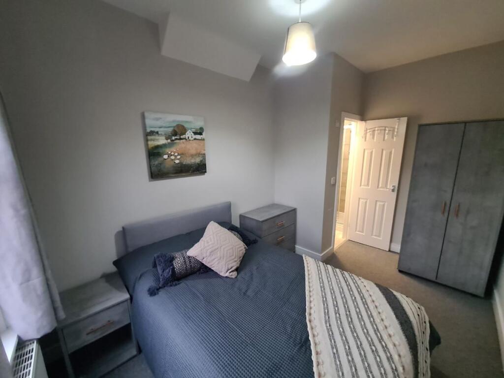 Main image of property: Room 4 - 26 Glyn Avenue - Town Center