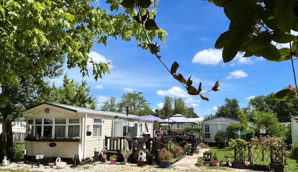 Main image of property: Coutras, Gironde, Aquitaine