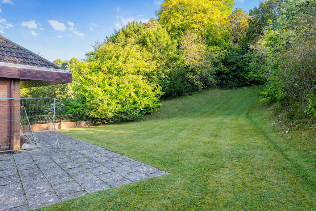 Additional property image - Edgehill, Succombs Hill, Warlingham, Surrey, CR6 9JG