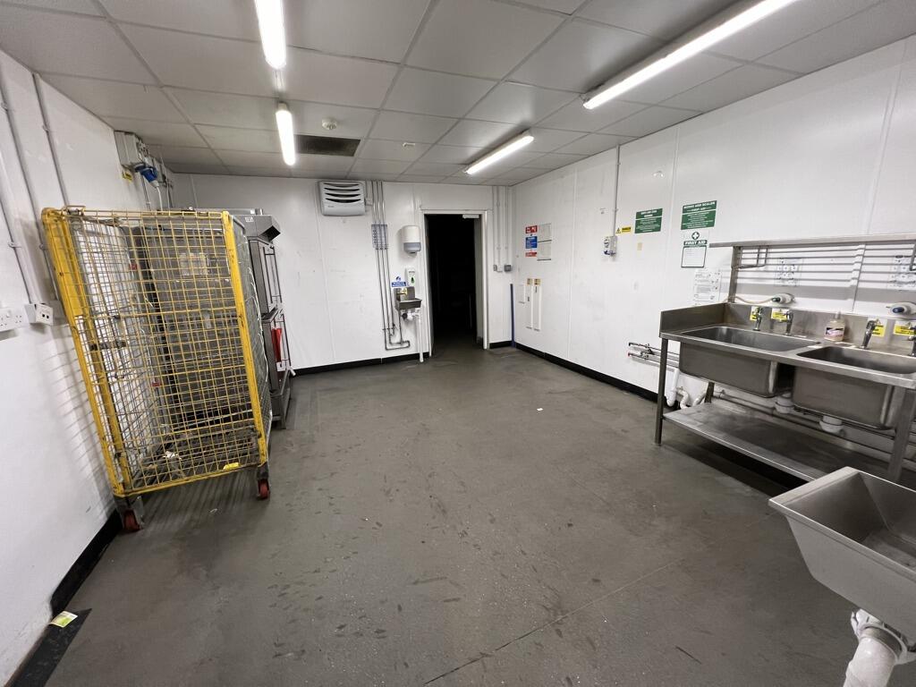 Additional property image - 279 Brighton Road, South Croydon, Surrey, CR2 6EQ