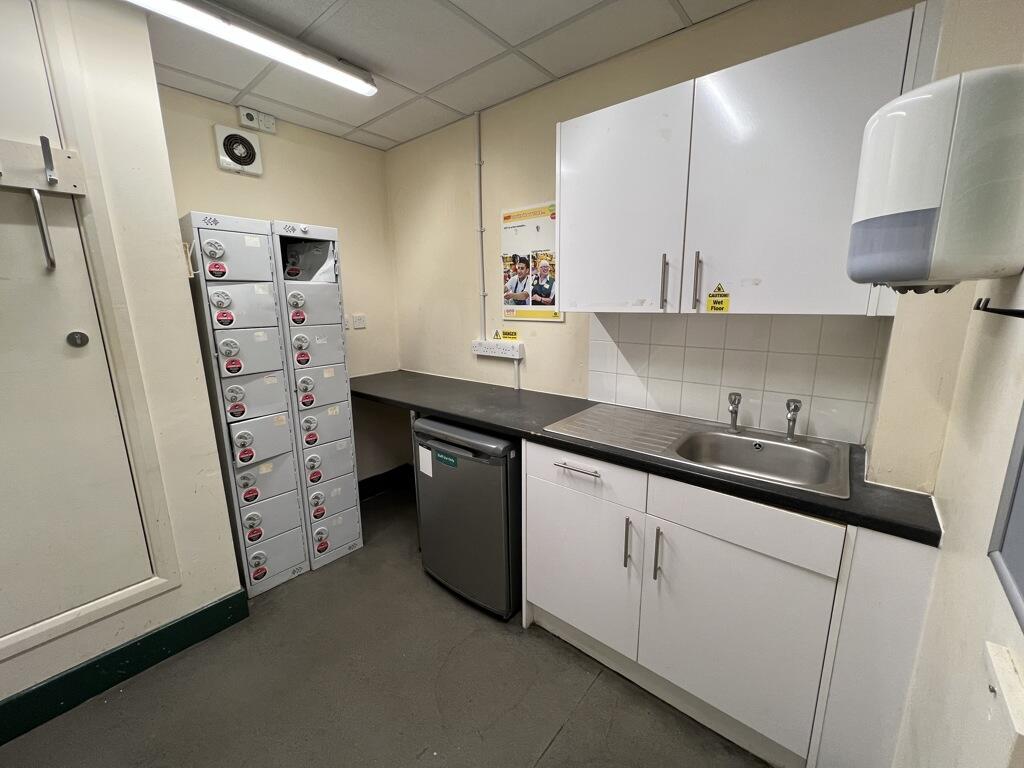 Additional property image - 279 Brighton Road, South Croydon, Surrey, CR2 6EQ