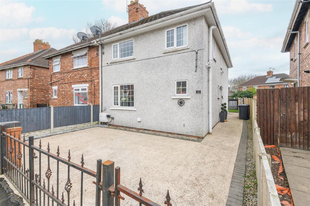 Main image of property: The Fairway, Moorends