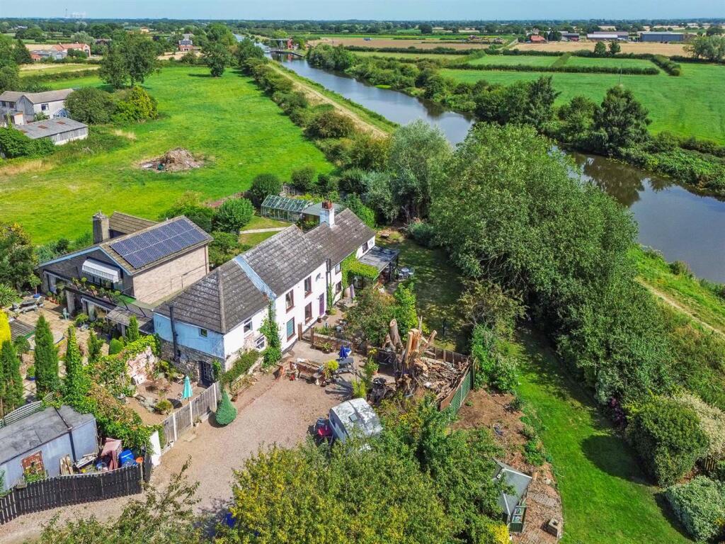 Main image of property: Low Lane, Braithwaite, DN7