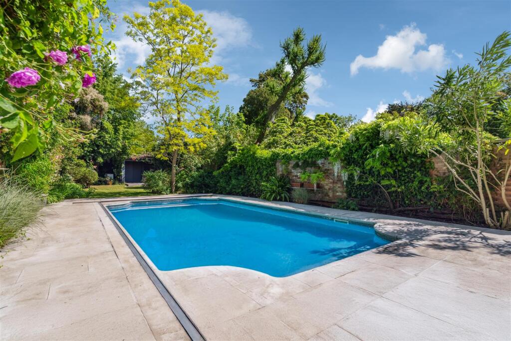 Main image of property: Brondesbury Park, London, NW6