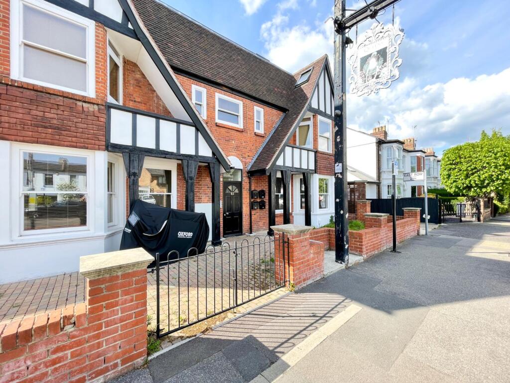 Main image of property: New Wanstead, E11