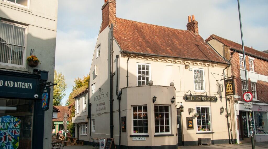 Main image of property: The Fountain, Southgate, Chichester, West Sussex, PO19