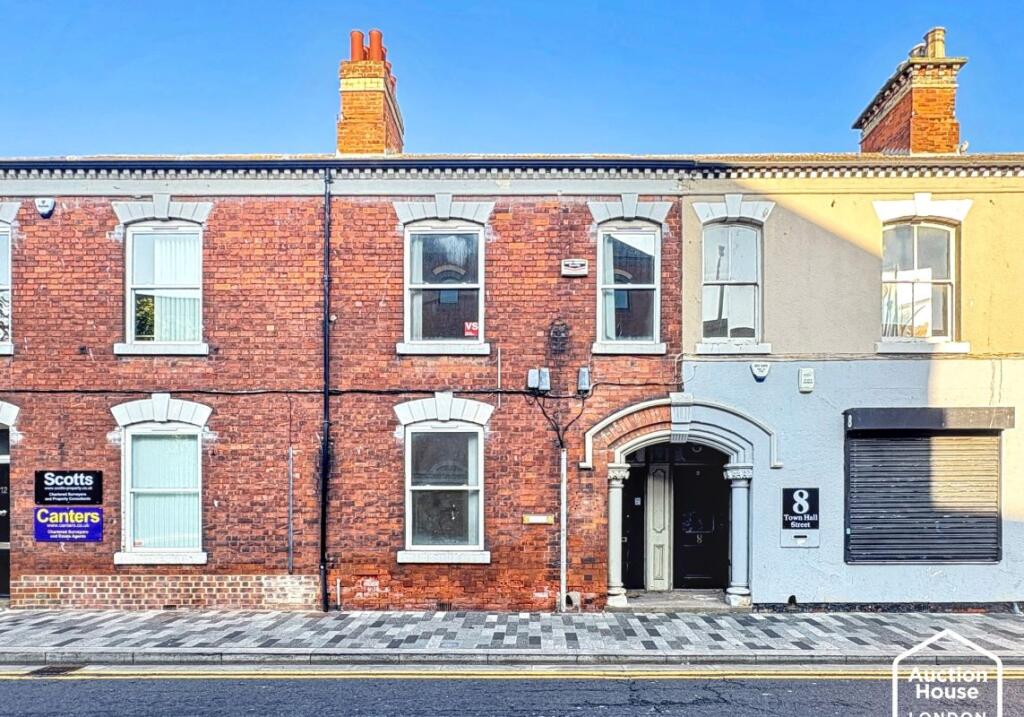 Main image of property: 10 Town Hall Street, Grimsby, North East Lincolnshire, DN31 1HN
