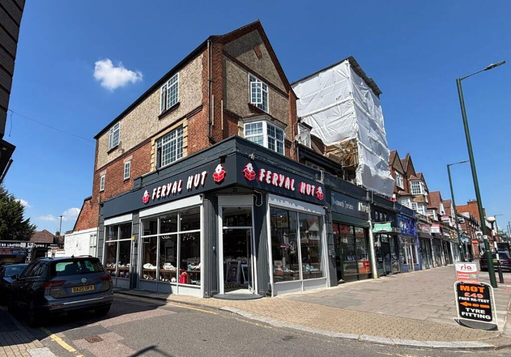 Main image of property: 1035 Finchley Road, Temple Fortune, London, NW11 7ES