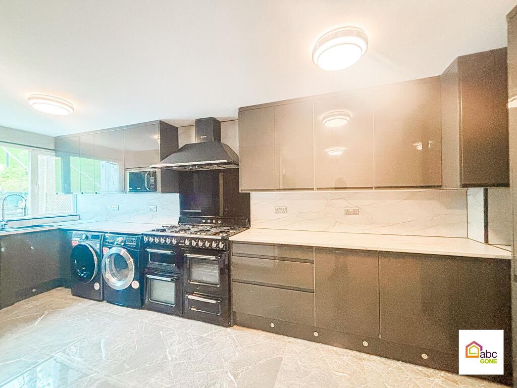 Main image of property: Dunster Crescent, Hornchurch