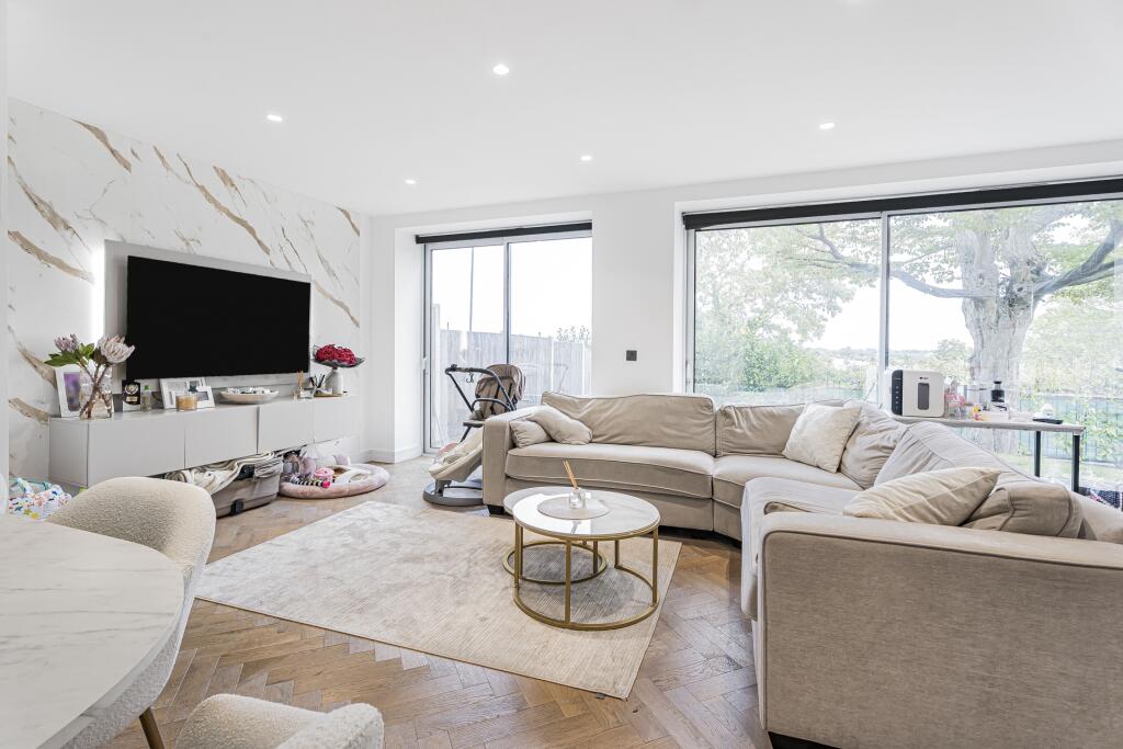 Main image of property: Oak Avenue, Enfield, EN2