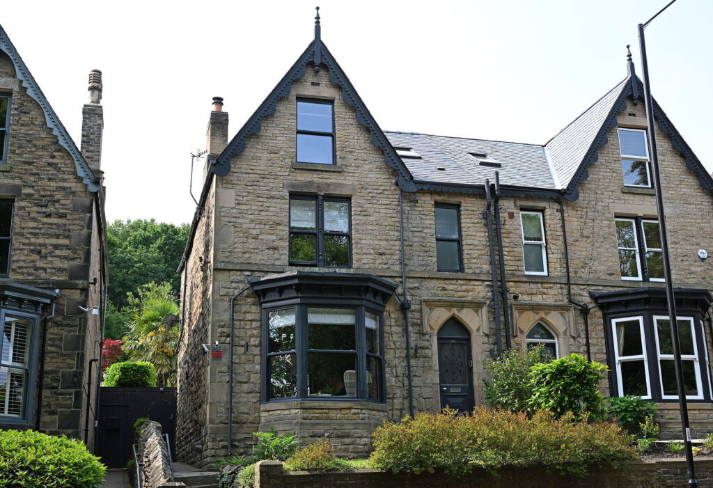 Main image of property: Rustlings Road