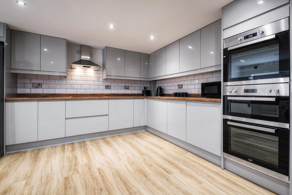Main image of property: Headingley Avenue, Leeds, West Yorkshire, LS6