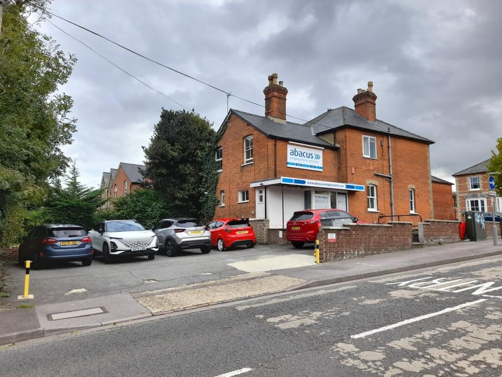 Main image of property: 1 Chequers Road, Basingstoke, RG21 7PU