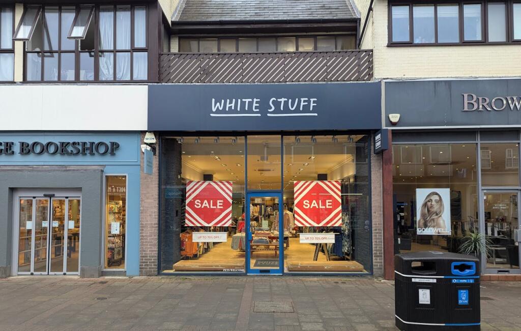 Main image of property: 22B High Street, Weybridge, KT13 8AB