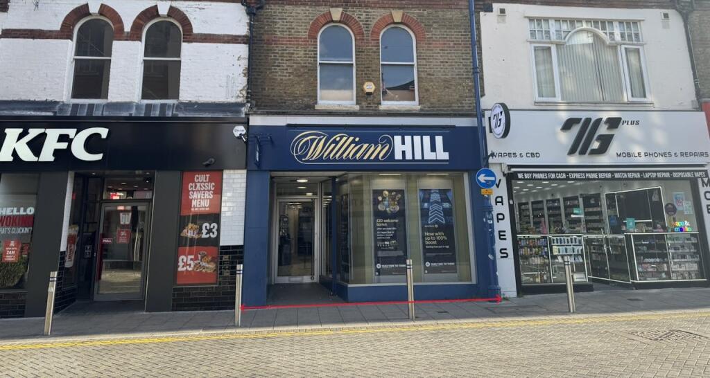 Main image of property: 27 Chertsey Road, Woking, GU21 5AJ