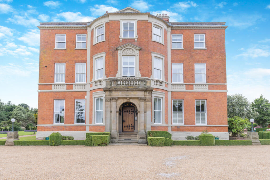 Main image of property: Recently renovated bright and open plan apartment