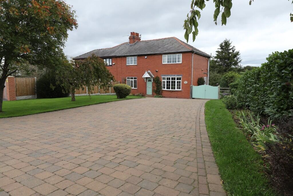 Main image of property: 3 Manor Farm Cottage, Clifton Hill, Conisbrough, DN21 2AJ