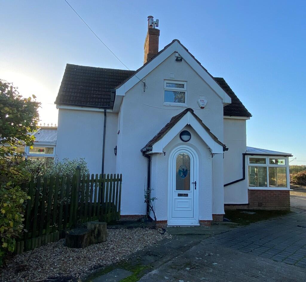 Main image of property: 'THE COTTAGE', MOORTOWN ROAD, NETTLETON, LINCOLNSHIRE, LN7 6HX