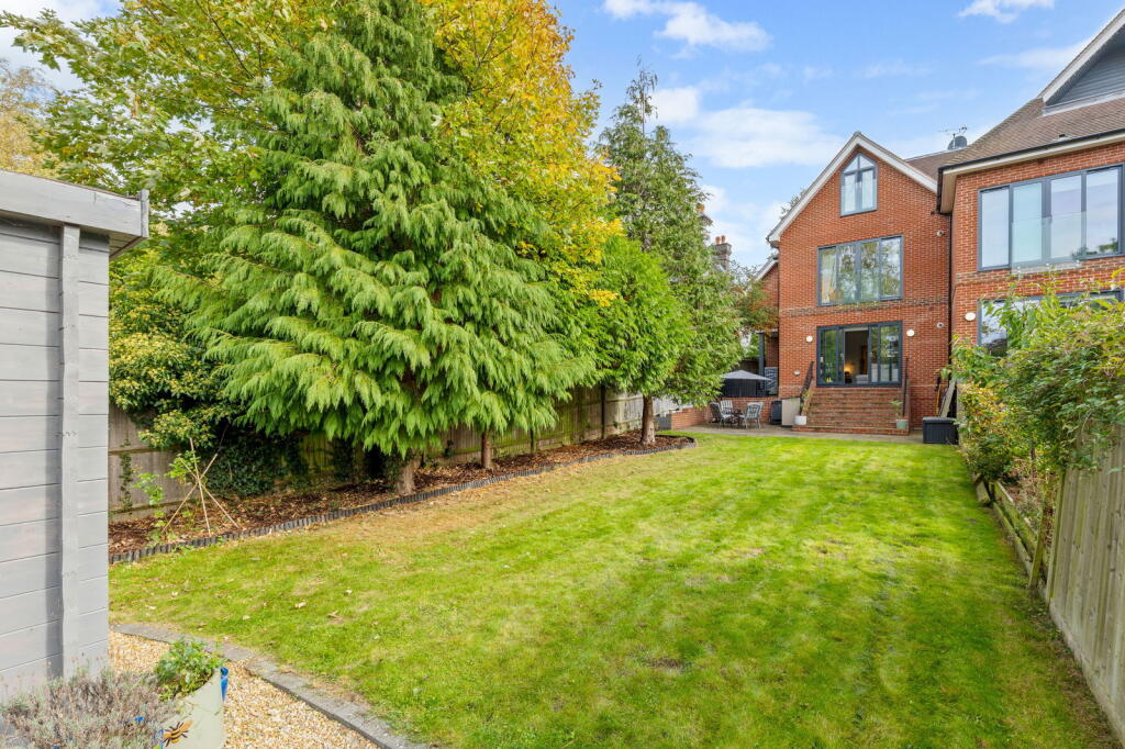 Main image of property: Melville Avenue, South Croydon, CR2 7HZ