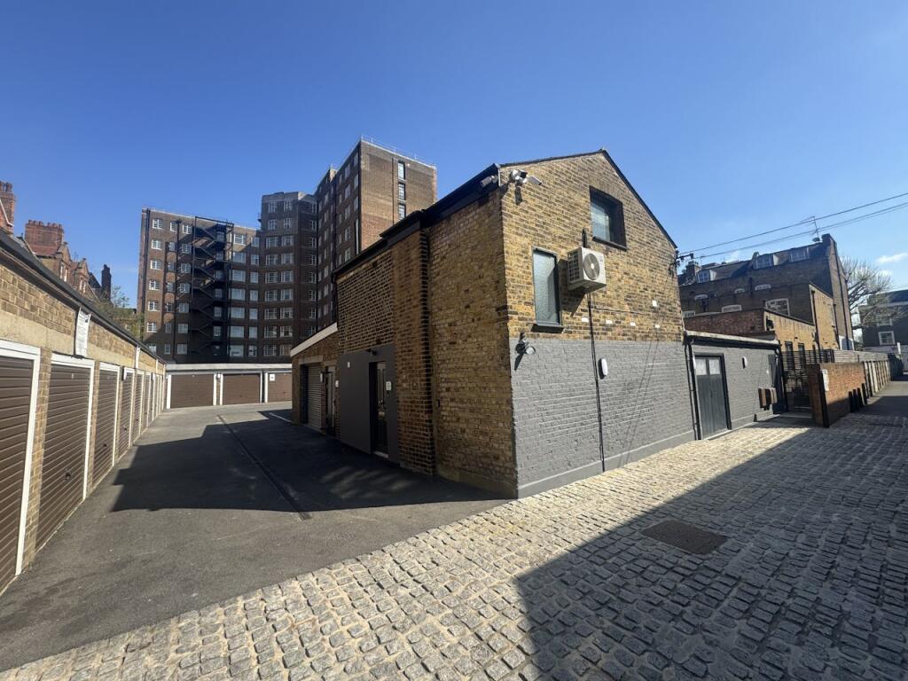 Main image of property: 318A King Street, Hammersmith, W6 0RR